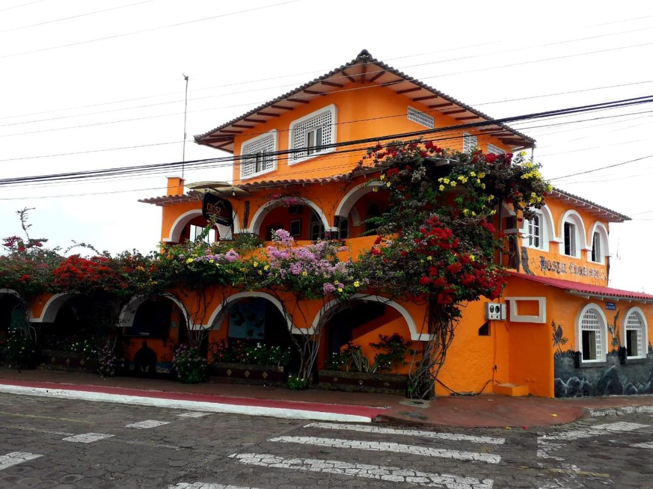 Hotel Crossman Puerto Ayora  Exterior photo